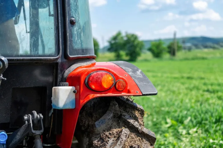 Jaką kosiarkę rotacyjną zawieszaną wybrać? Porównanie maszyn